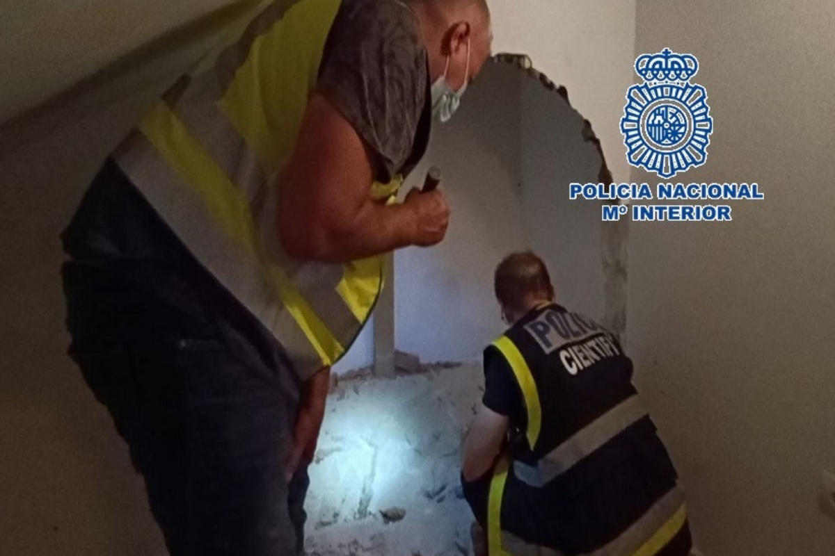 La Fiscalía pide 22 años de cárcel para el extranjero que asesinó a su novia, emparedó el cadáver en su casa y lo ocultó durante nueve años en Torremolinos (Málaga)