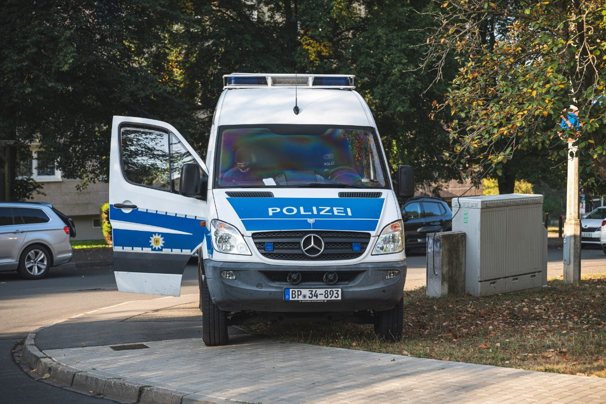 La Policía de Alemania efectúa decenas de redadas tras un ataque contra el sistema eléctrico alentado por un grupo ultraizquierdista