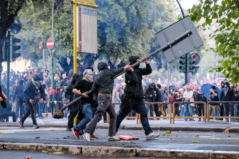Dos militantes anarquistas mueren en Roma al manipular un explosivo: investigan vínculos con sabotajes y violencia ultraizquierdista