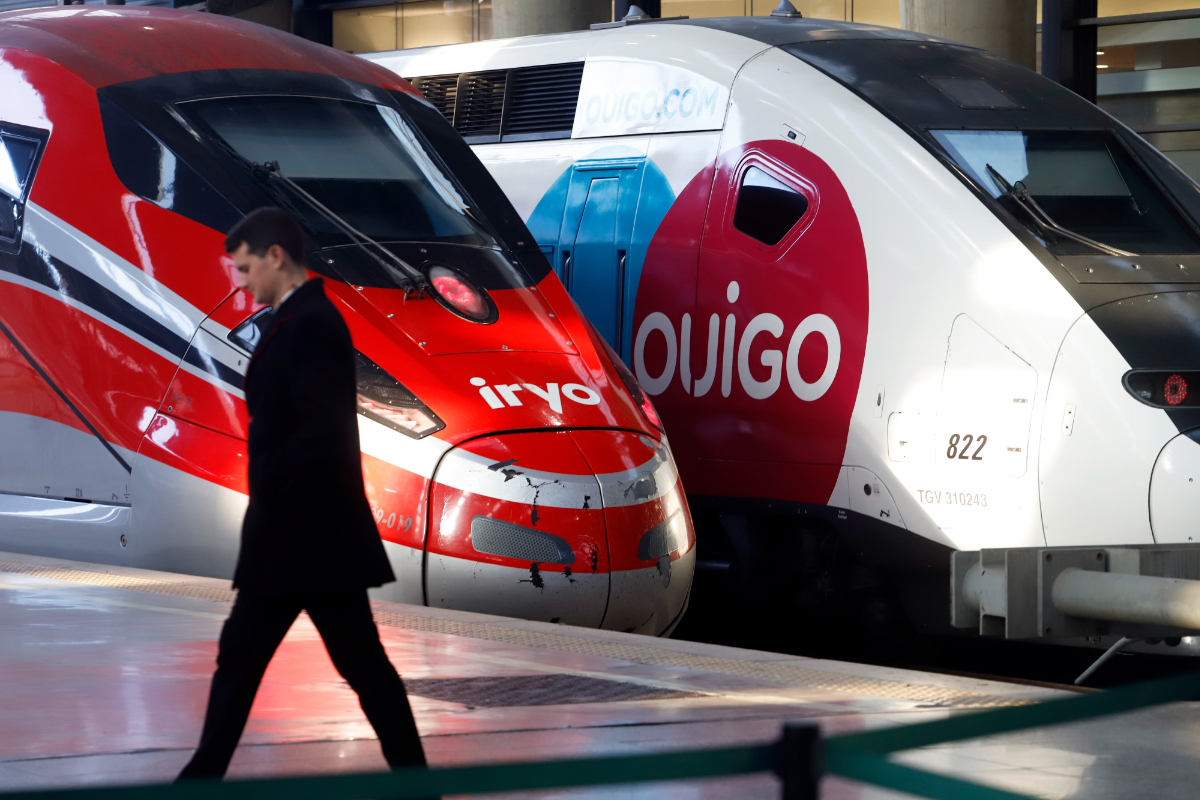 Caos en el sistema de Transporte: retrasos de 20 minutos en cinco trenes de alta velocidad en Madrid-Sevilla por un calentamiento de un Ouigo