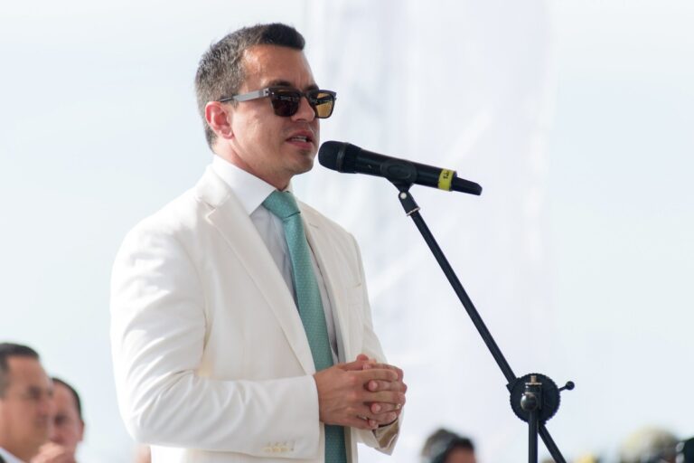 Noboa anuncia toque de queda en cuatro provincias de Ecuador para hacer frente a la ola de violencia causada por bandas criminales