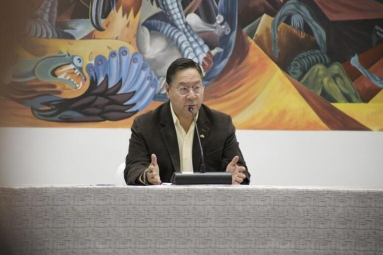 La Fiscalía de Bolivia registra la vivienda del expresidente izquierdista Luis Arce, señalado por corrupción