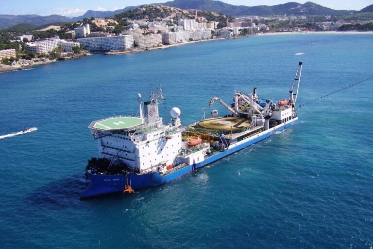 Un informe advierte de la vulnerabilidad digital de Ceuta y Melilla ante sabotajes o actos de guerra contra sus cables submarinos