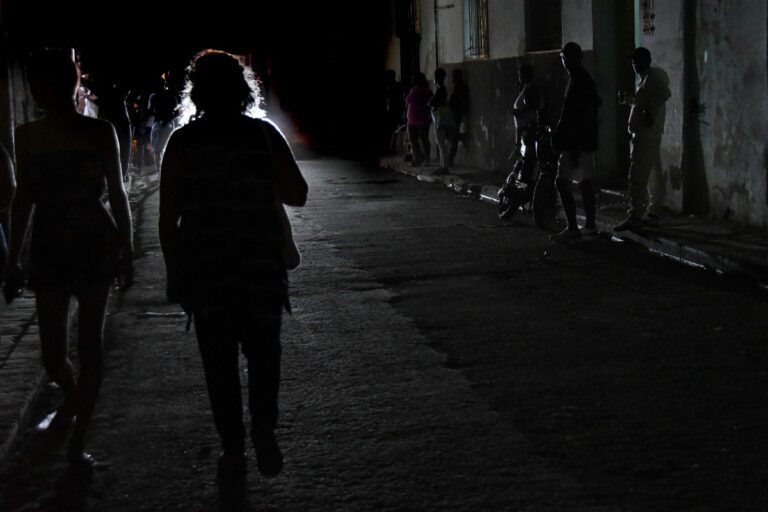 El sistema eléctrico de Cuba sufre un nuevo colapso: un apagón afecta a más de dos tercios de la isla