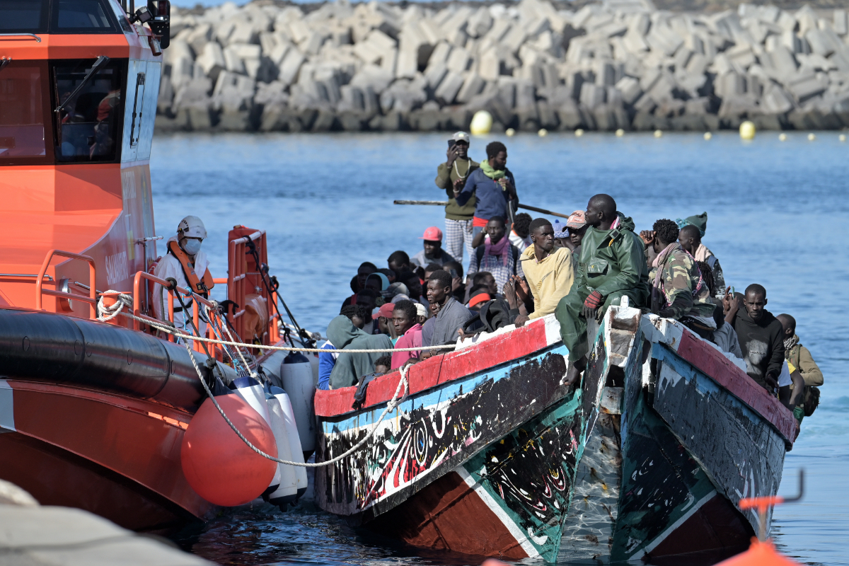 Continúa la invasión: más de 5.600 inmigrantes ilegales han llegado a España en lo que va de 2026