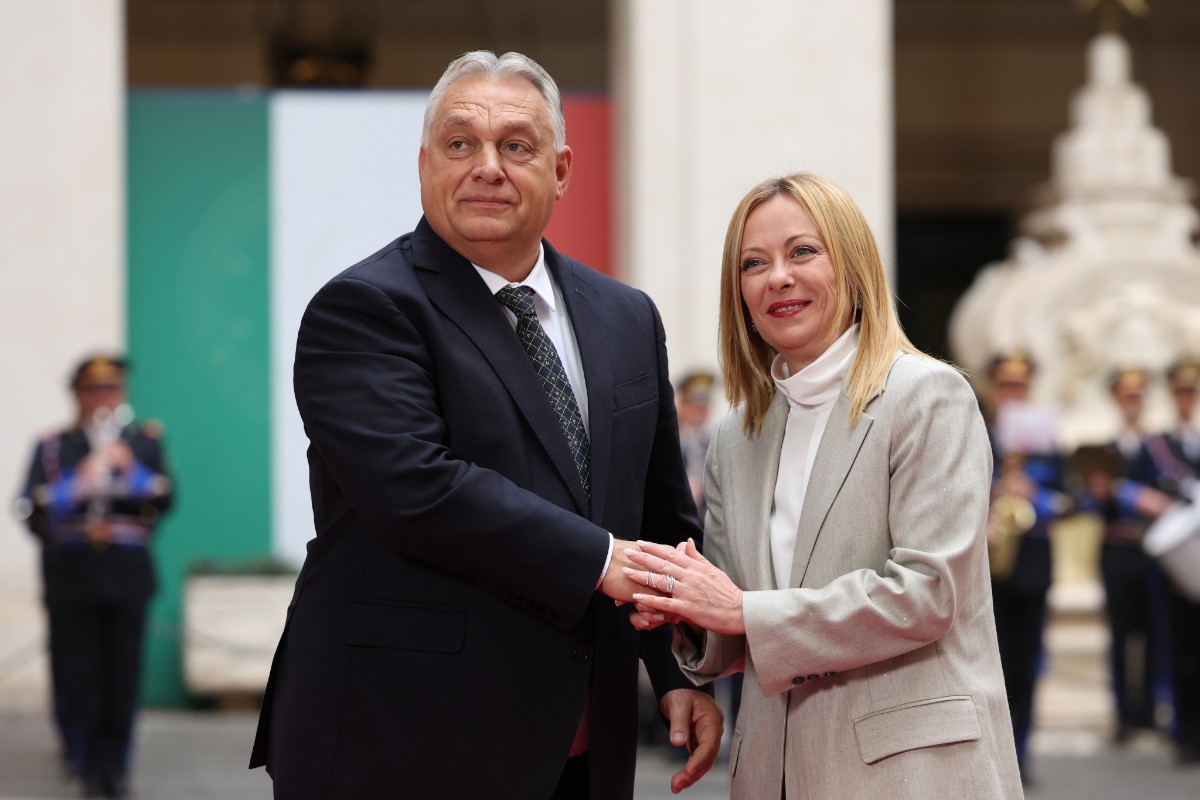 Giorgia Meloni afirma que comprende la postura de Viktor Orbán sobre el envío de dinero europeo a Ucrania