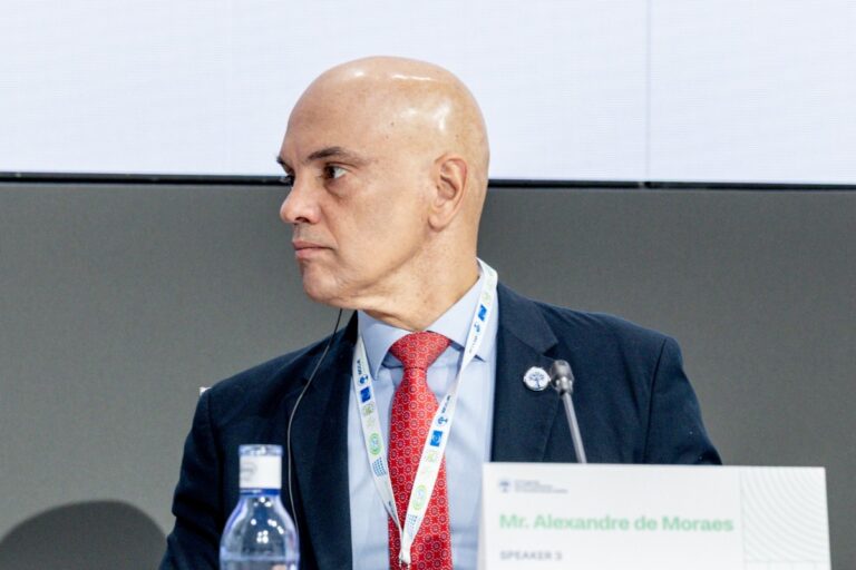 Un grupo de senadores brasileños pide conformar una comisión para investigar al juez Alexandre de Moraes por una trama de corrupción