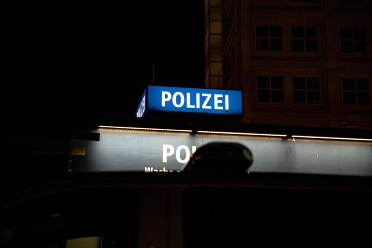 Escándalo en Berlín: una banda de musulmanes viola a una niña de 16 años y el centro rechaza denunciarles porque «ya sufren demasiada vigilancia policial»