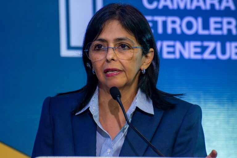 El Departamento de Justicia de EEUU baraja acusar a Delcy Rodríguez por corrupción y blanqueo, según Reuters