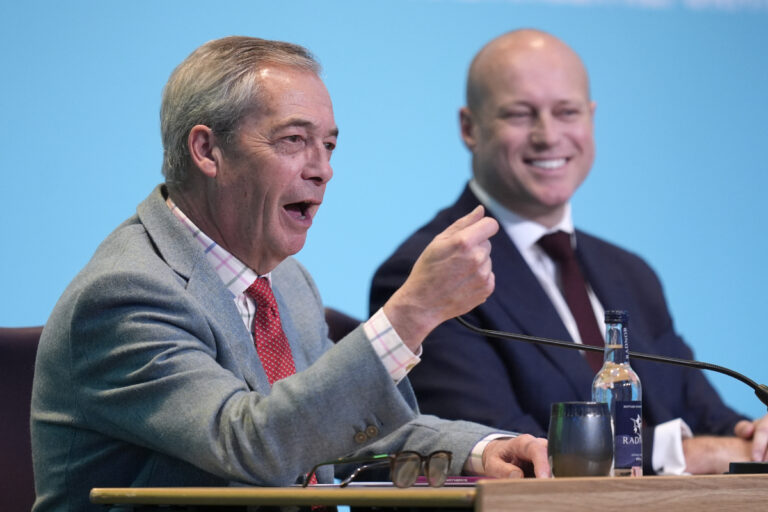 Farage señala que de «ninguna manera» Reino Unido aceptará refugiados iraníes y pide apoyar un cambio de régimen: «Hagamos Persia grande de nuevo»