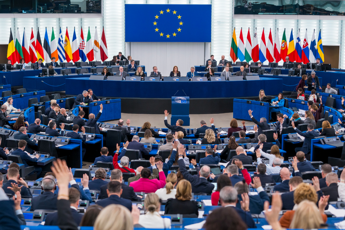 El PSOE vuelve a votar en Europa junto a los comunistas para proteger al régimen cubano pese a que mantiene más de un millar de presos políticos