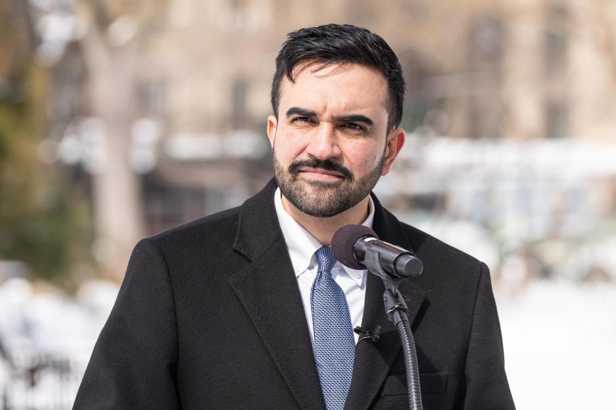 El socialista musulmán Zohran Mamdani arruina Nueva York y pide un rescate al Gobierno estatal