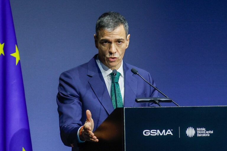 El Gobierno de Sánchez dispara la deuda pública: España pasa de deber 24.800 euros por habitante a más de 35.000 en los últimos ocho años
