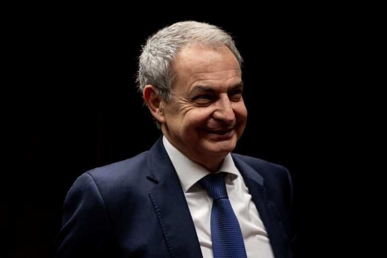 Zapatero reconoce en el Senado que cobró 70.000 euros anuales de la empresa del «conseguidor» de Plus Ultra