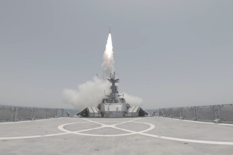 EEUU insta a sus ciudadanos a abandonar al menos 14 países de Oriente Medio ante la oleada de ataques iraníes