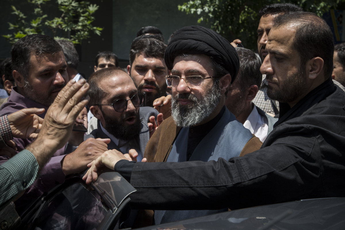 Trump recibe un informe de inteligencia que apunta a que el líder supremo de Irán podría ser homosexual