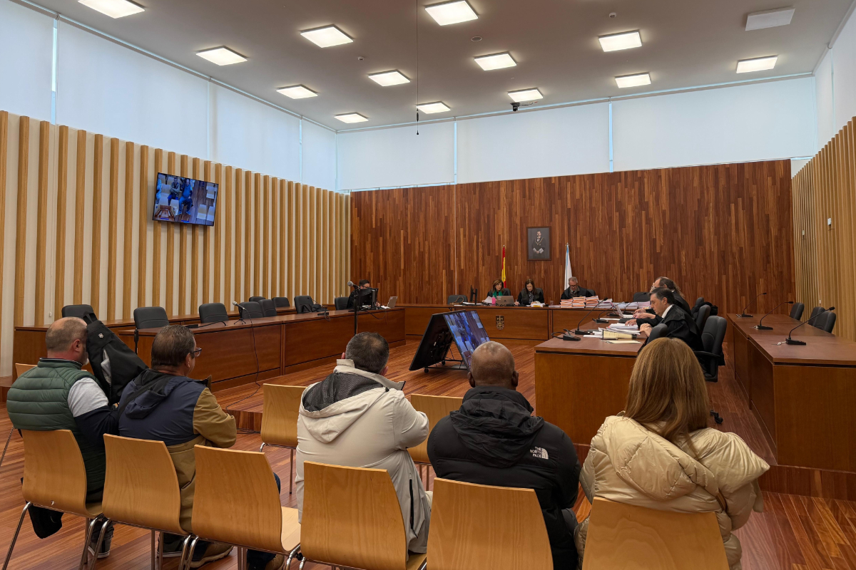 Un angoleño entre los cinco juzgados por intentar introducir 3.000 kilos de cocaína en Galicia con el pesquero «Simione»