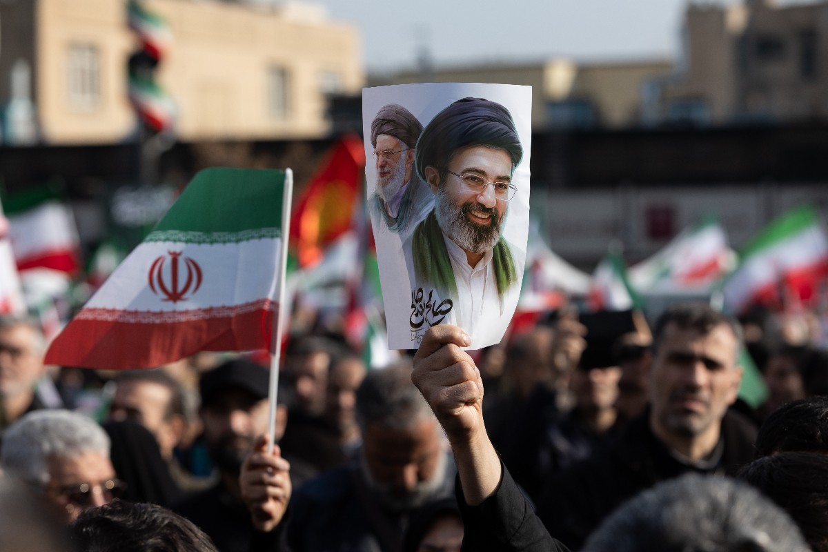 Resorts en Mallorca, hoteles en Alemania y mansiones en Londres: el imperio de lujo del líder supremo de Irán