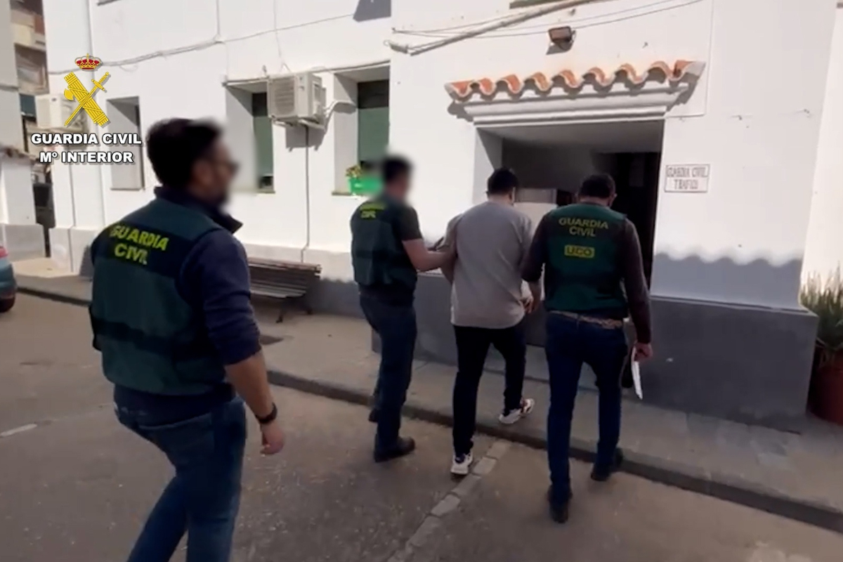 Detenido un brasileño buscado por abusar de un menor y otro prófugo por secuestro en una operación en Málaga y Badajoz