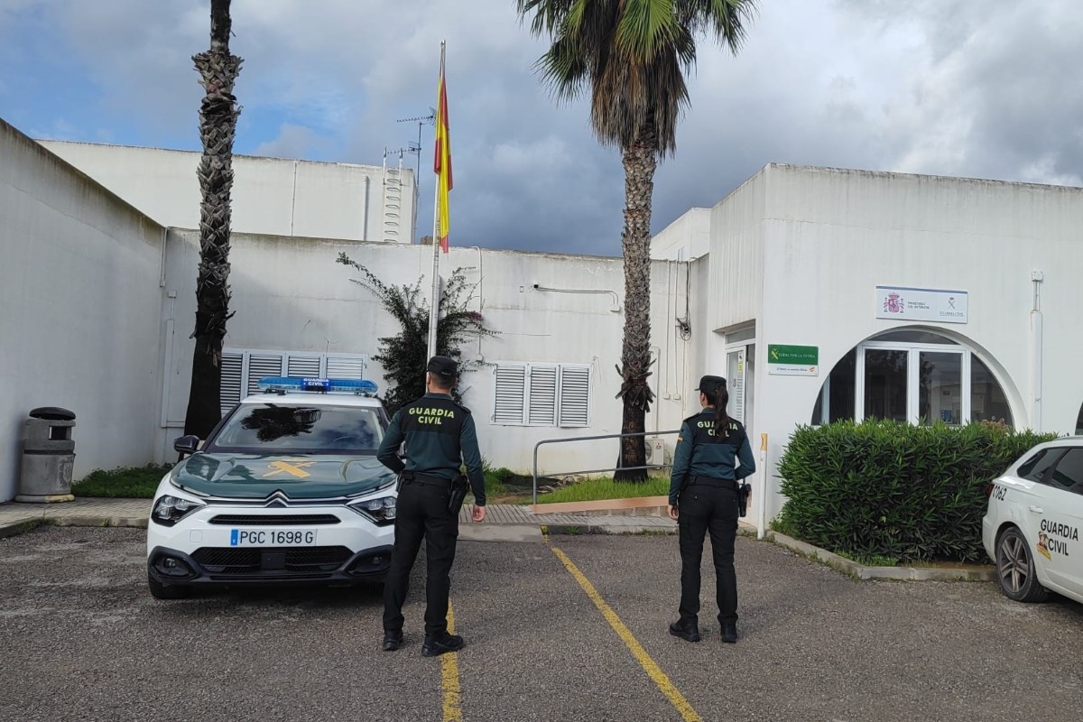 Detenidos dos rumanos por intentar robar y atropellar a un guardia civil en Palmanova (Mallorca)