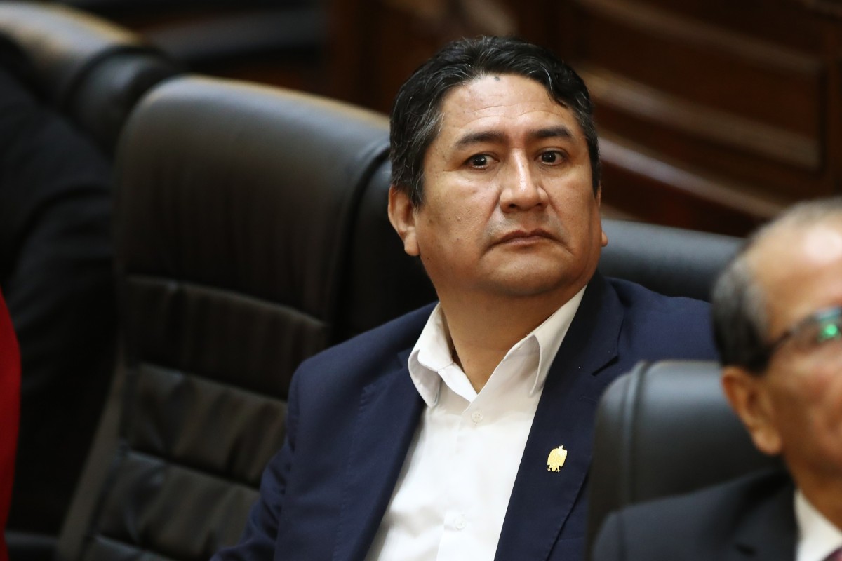 La Justicia de Perú renueva la orden de captura contra el candidato comunista Vladimir Cerrón