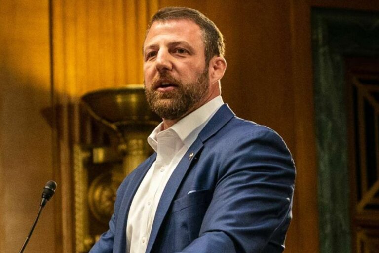Trump designa al senador Markwayne Mullin como nuevo secretario de Seguridad Nacional de EEUU: «Es un guerrero MAGA»