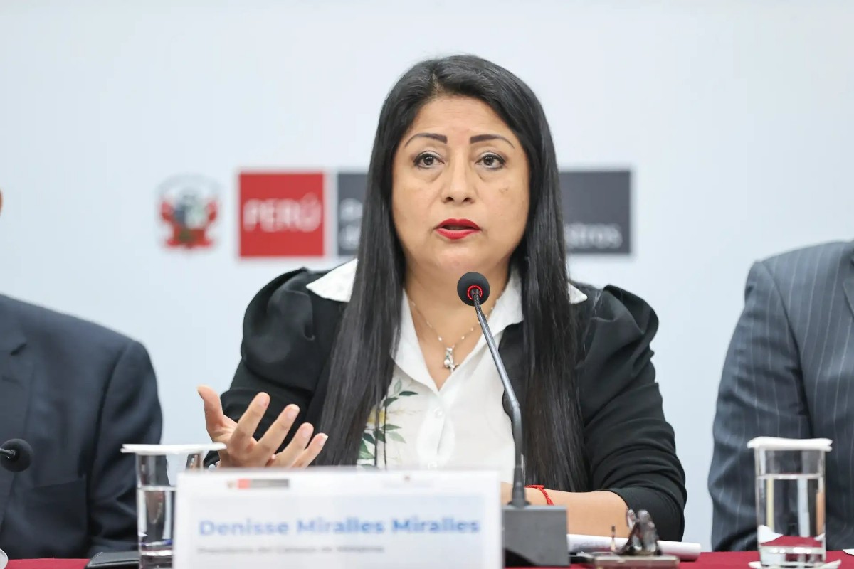 Dimite la primera ministra de Perú justo antes de que el Gobierno interino del país se someta a la confianza del Congreso