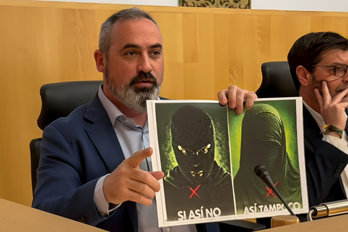 VOX logra que se apruebe la prohibición del uso del burka y niqab en las dependencias de la Diputación de Málaga