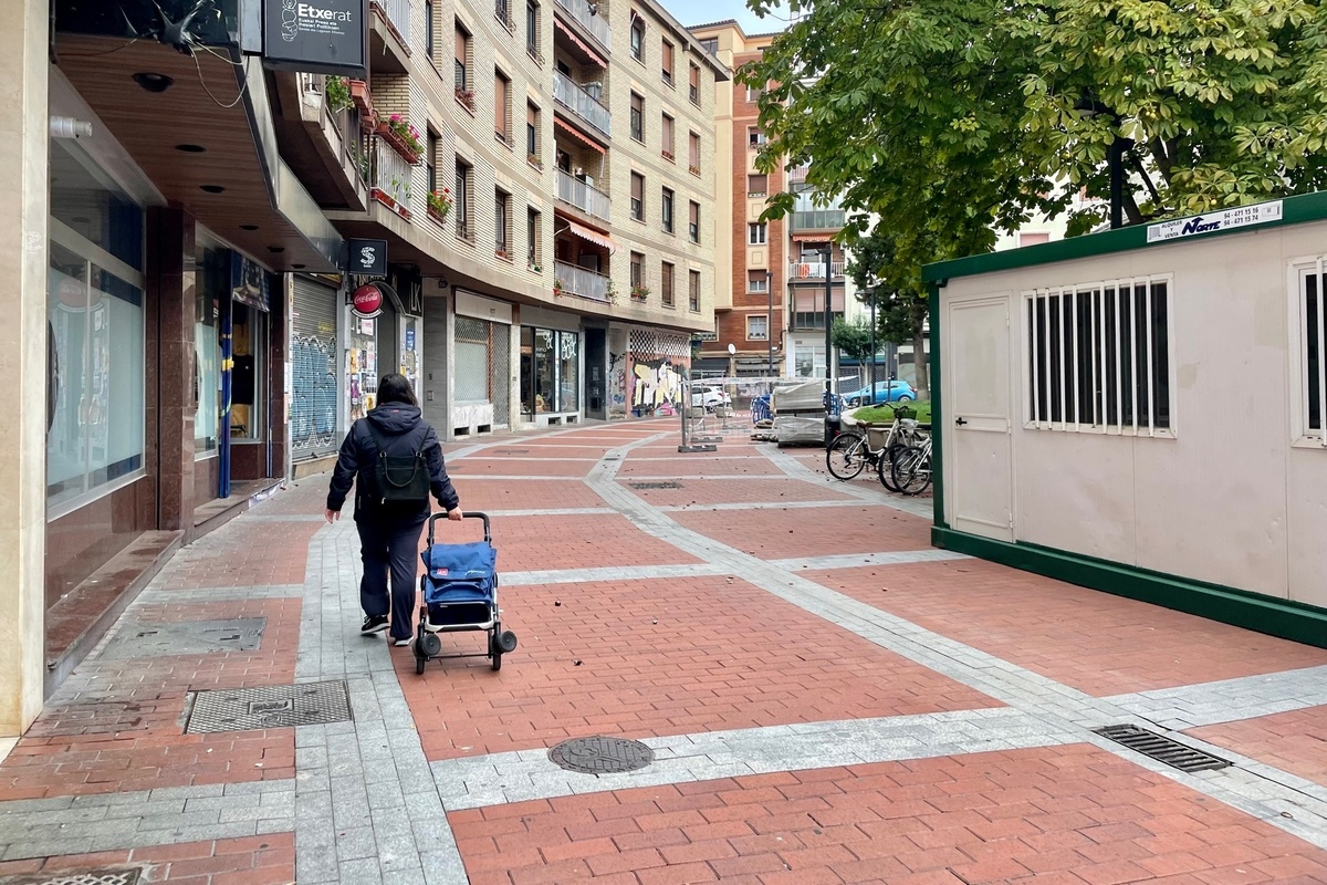 Detenidos dos menas por apalizar y apuñalar de madrugada con palos y bates a tres jóvenes en Vitoria