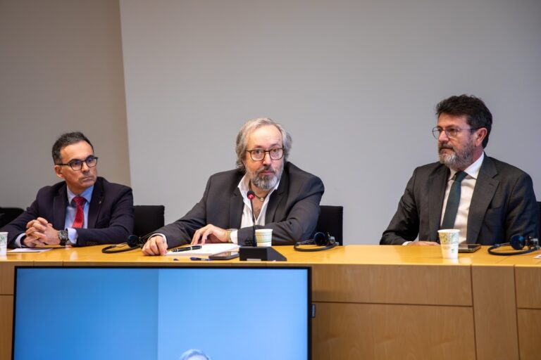 VOX lleva al Parlamento Europeo la defensa del español y denuncia las «imposiciones lingüísticas» del bipartidismo y del separatismo para «arrinconarlo»