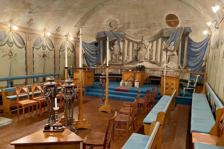 Detenidas 22 personas vinculadas a una logia masónica francesa por cargos de asesinato y otros delitos graves