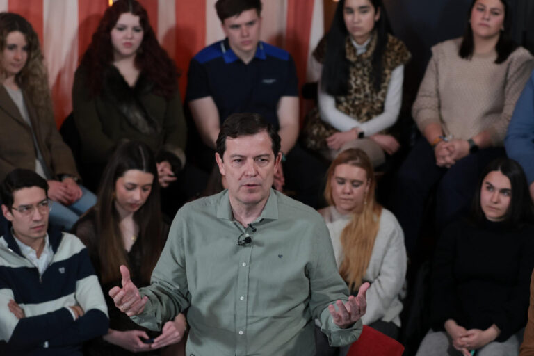 La Junta Electoral sanciona al PP por pedir el voto antes de comenzar la campaña de los comicios en Castilla y León