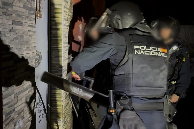 Cinco detenidos y más de cinco kilos de cocaína ocultos en el doble fondo de un vehículo: así cayó una red criminal en Murcia tras meses de investigación policial