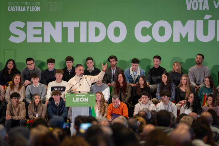 Santiago Abascal denuncia en León la «estafa» que protagoniza el PP y llama a votar a VOX el 15 de marzo y «dar una oportunidad a la esperanza»