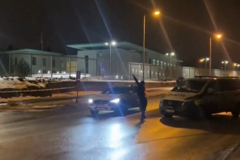 Detenida la madre de tres iraquíes que ejecutaron un ataque terrorista contra la Embajada de EEUU en Noruega