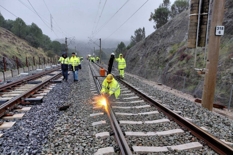 El informe sobre Adamuz de la Guardia Civil acorrala a Óscar Puente: confirma que el accidente fue por rotura de la soldadura