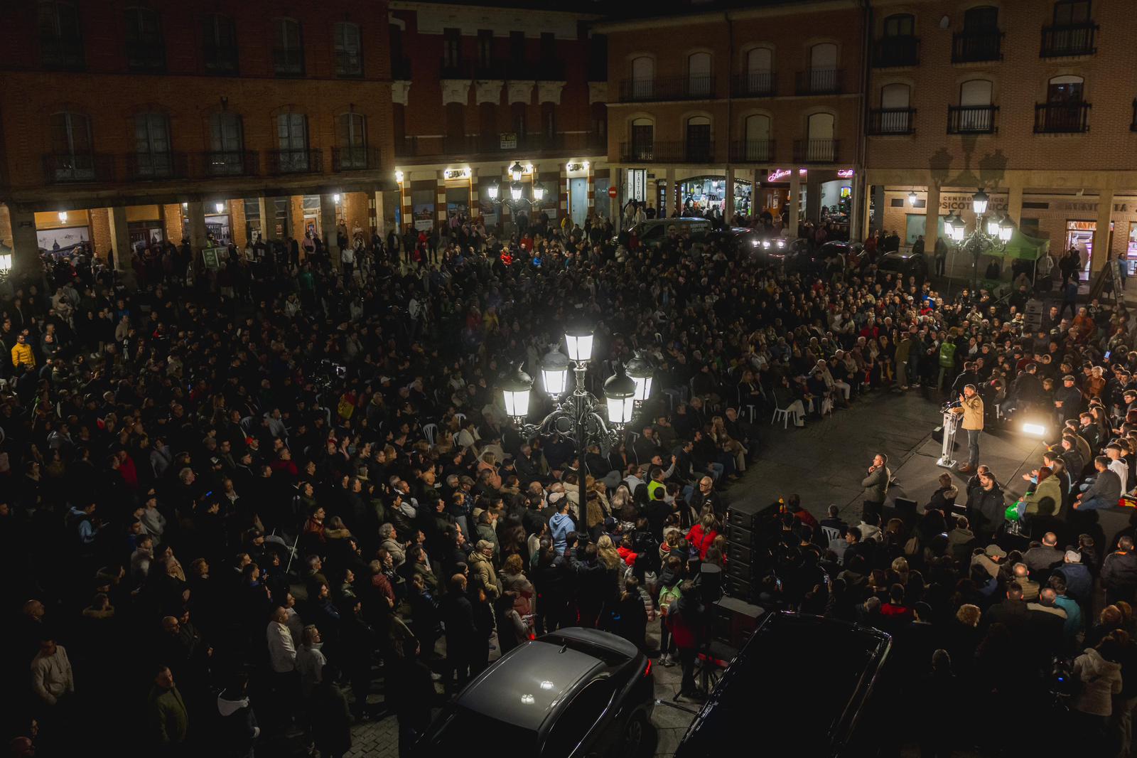 Santiago Abascal retrata al Gobierno por alentar la invasión migratoria y reitera que el «efecto llamada» provoca un «efecto expulsión de los españoles de su propia tierra»