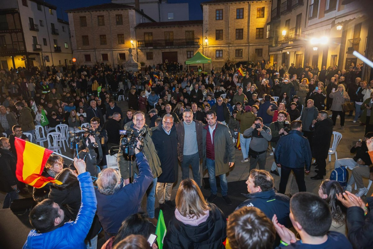 Santiago Abascal retrata a Pedro Sánchez: «El odio lo promueve él con la invasión migratoria, con el colapso de la sanidad y con la inseguridad en las calles»