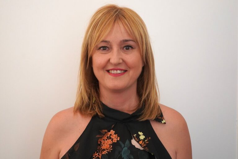 El PSOE compara el burka con la mantilla fallera para rechazar su prohibición en la Comunidad Valenciana