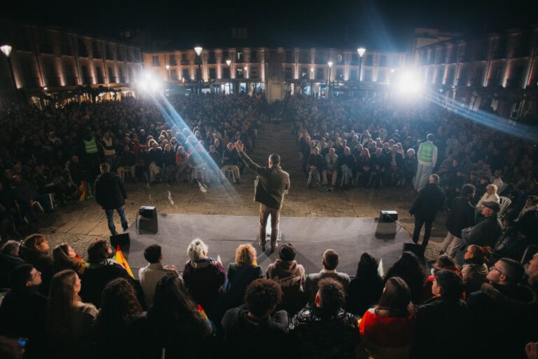 Santiago Abascal retrata a Pedro Sánchez: «Es un embustero sin límites, un sumiso con los poderosos y un tirano con los débiles»