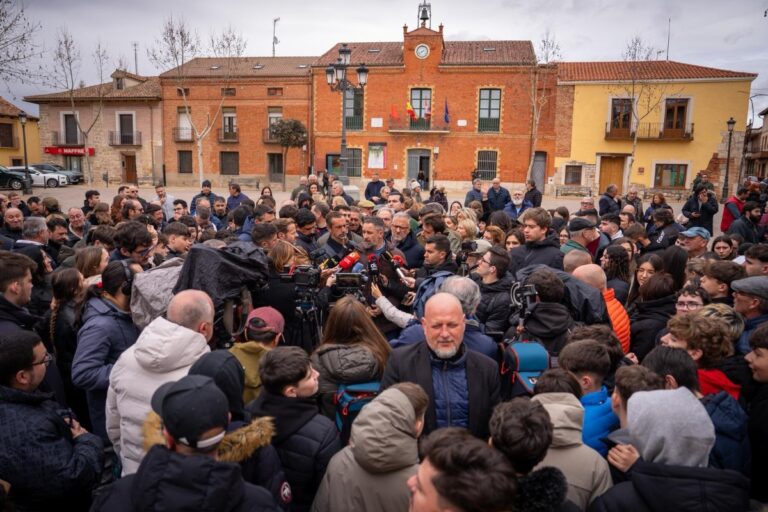 Santiago Abascal denuncia que el PP está más empeñado en «construir un relato político» contra VOX que en una «negociación leal» en Extremadura