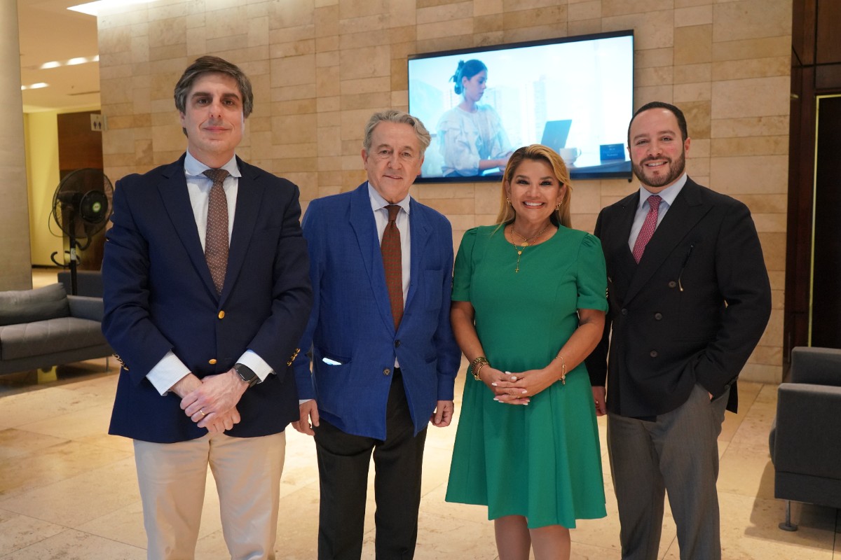 Jeanine Áñez, expresidenta de Bolivia y ex presa política del socialismo, agradece el apoyo que recibió de VOX y de la Fundación Disenso durante su encarcelamiento injusto