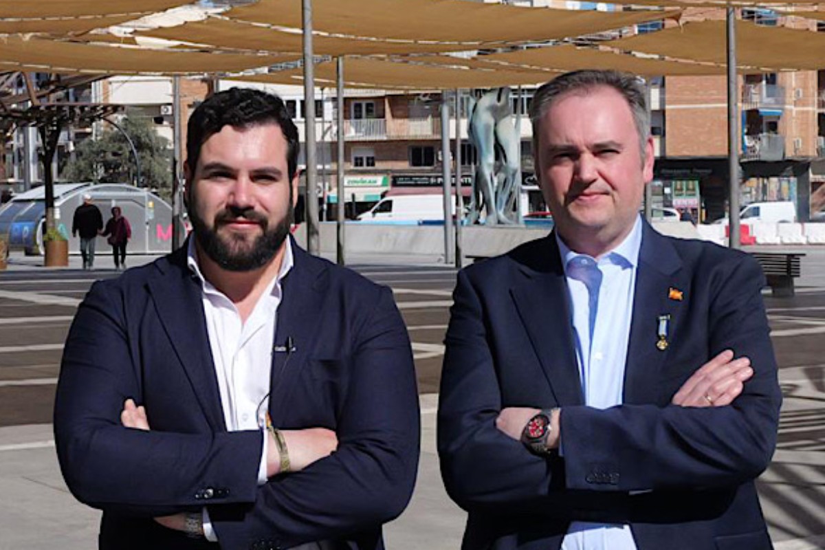 VOX exige a la Junta de Andalucía una investigación ante el «inaceptable» mural en un instituto de Armilla (Granada) que criminaliza a los partidos patriotas