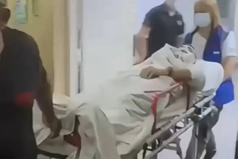 Un kirchnerista golpea brutalmente y le rompe la nariz a un diputado del partido de Milei durante un operativo de ayuda a víctimas de inundaciones en Argentina