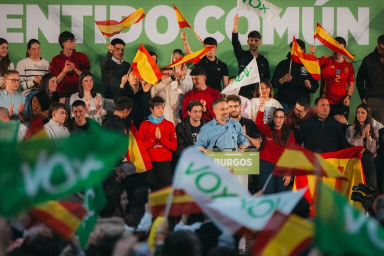 VOX subiría seis escaños en Castilla y León en las generales, el PP bajaría cinco y el PSOE caería dos si se repitieran los resultados del domingo