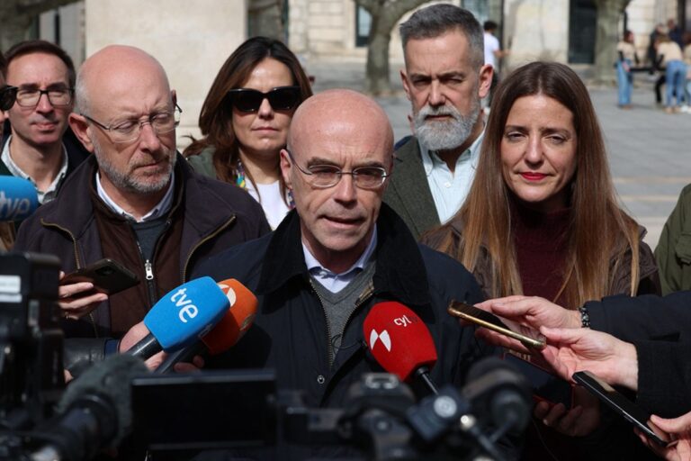 Jorge Buxadé (VOX) defiende en Burgos la «prioridad nacional» en materia de vivienda y en las ayudas sociales