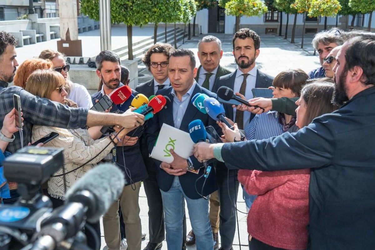 VOX insiste en que las negociaciones en Extremadura continúan centradas en el contenido de las políticas y ve «posible» un acuerdo de gobierno