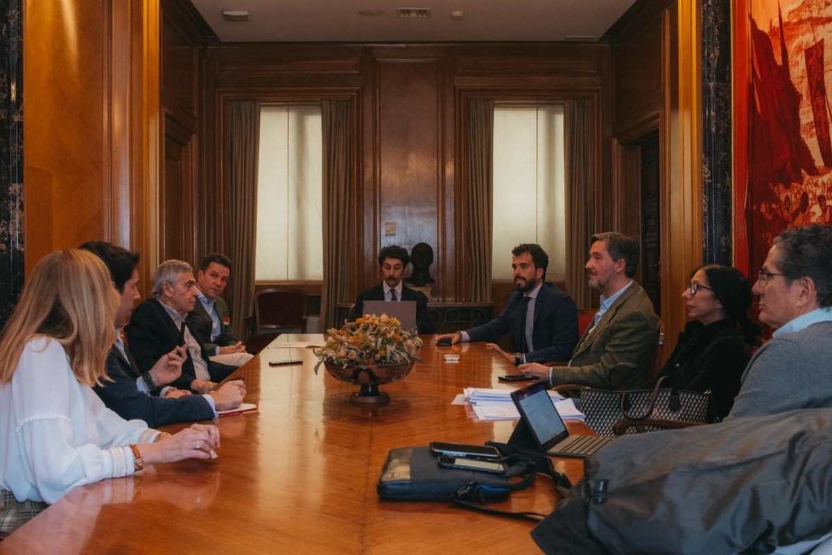 El diputado y portavoz de Vivienda de VOX, Carlos H. Quero, se reúne con los cooperativistas de Metropolitan que llevan 12 años sufriendo un calvario por las trabas burocráticas