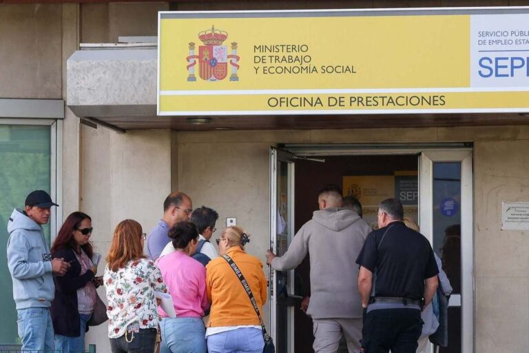 La «regularización» de inmigrantes dispara los nuevos parados y pone al Sepe ante su mayor aumento de demandantes en agosto desde 2022