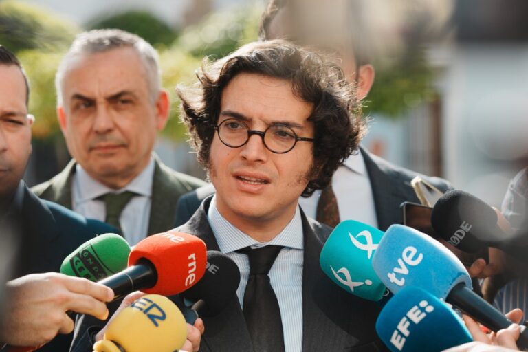 Figaredo (VOX) destaca la buena sintonía en las negociaciones con Guardiola pero denuncia las filtraciones de quienes están «empeñados en boicotear» el posible acuerdo